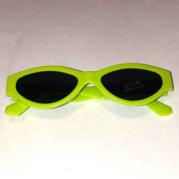 SALE Petals and Peacocks Sunglasses - Picture 1 of 9